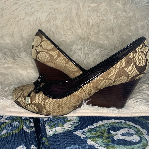 Coach wedges size 6.5 - Picture 4 of 5